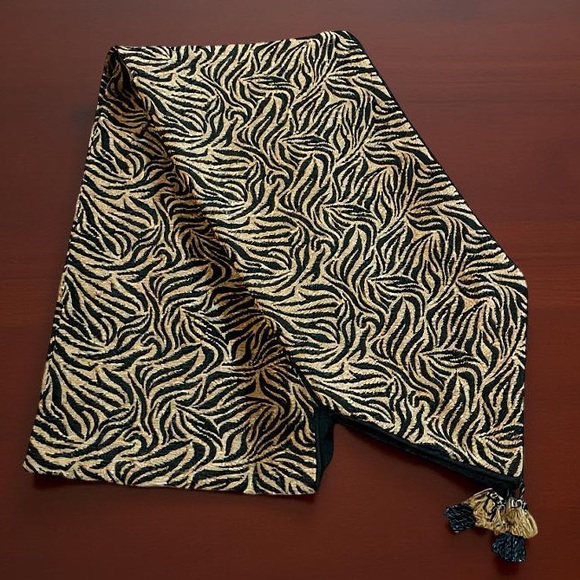 Fabric table runner zebra like pattern tassels black gold texture of velvet - Picture 2 of 11
